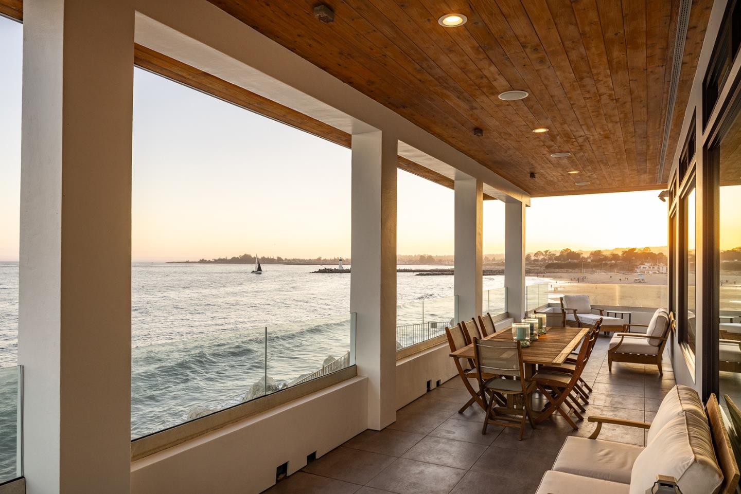 Detail Gallery Image 17 of 59 For 2900 E Cliff Dr, Santa Cruz,  CA 95062 - 4 Beds | 4 Baths