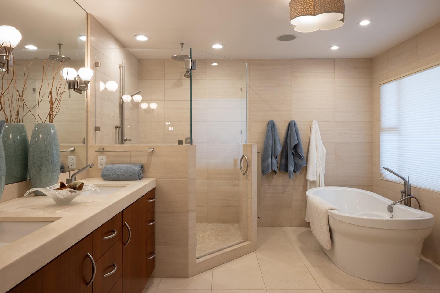 Detail Gallery Image 37 of 59 For 2900 E Cliff Dr, Santa Cruz,  CA 95062 - 4 Beds | 4 Baths