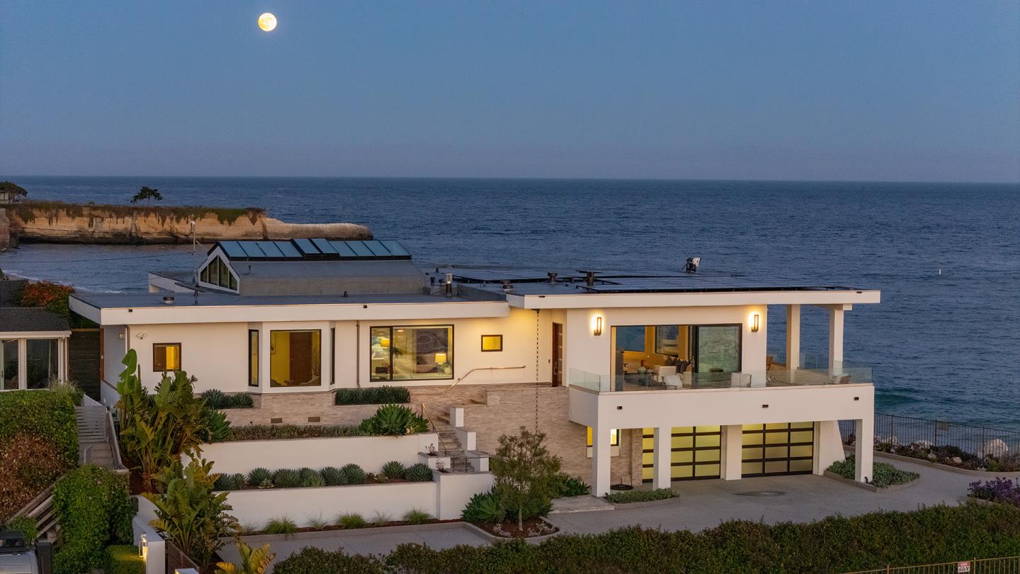 Detail Gallery Image 6 of 59 For 2900 E Cliff Dr, Santa Cruz,  CA 95062 - 4 Beds | 4 Baths