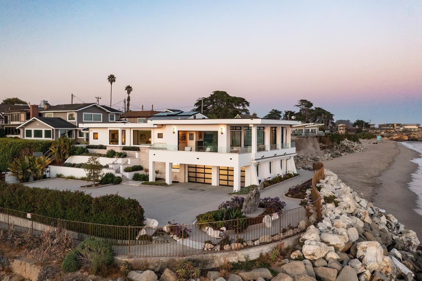 Detail Gallery Image 8 of 59 For 2900 E Cliff Dr, Santa Cruz,  CA 95062 - 4 Beds | 4 Baths