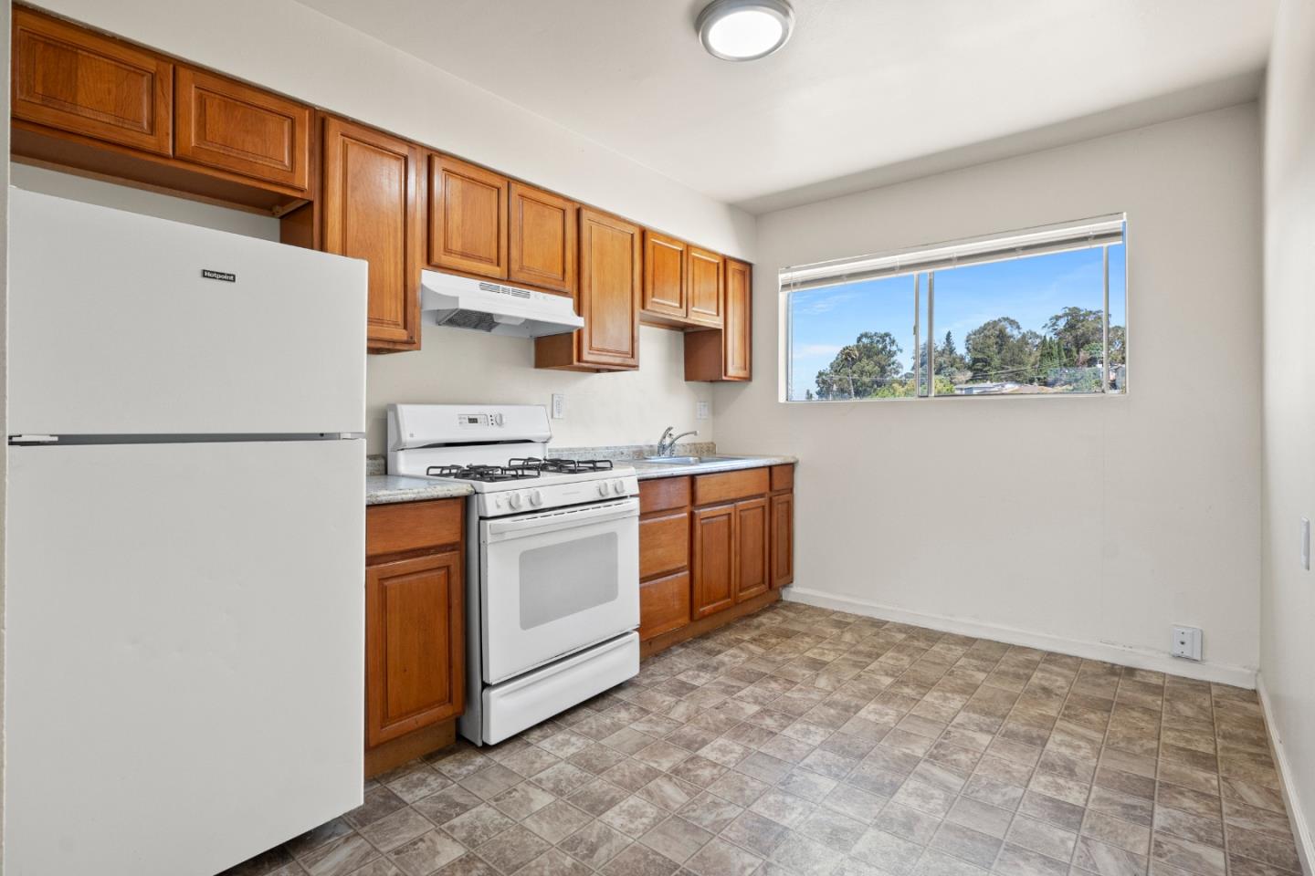 Detail Gallery Image 11 of 33 For 24598 Sybil Ave, Hayward,  CA 94542 - – Beds | – Baths