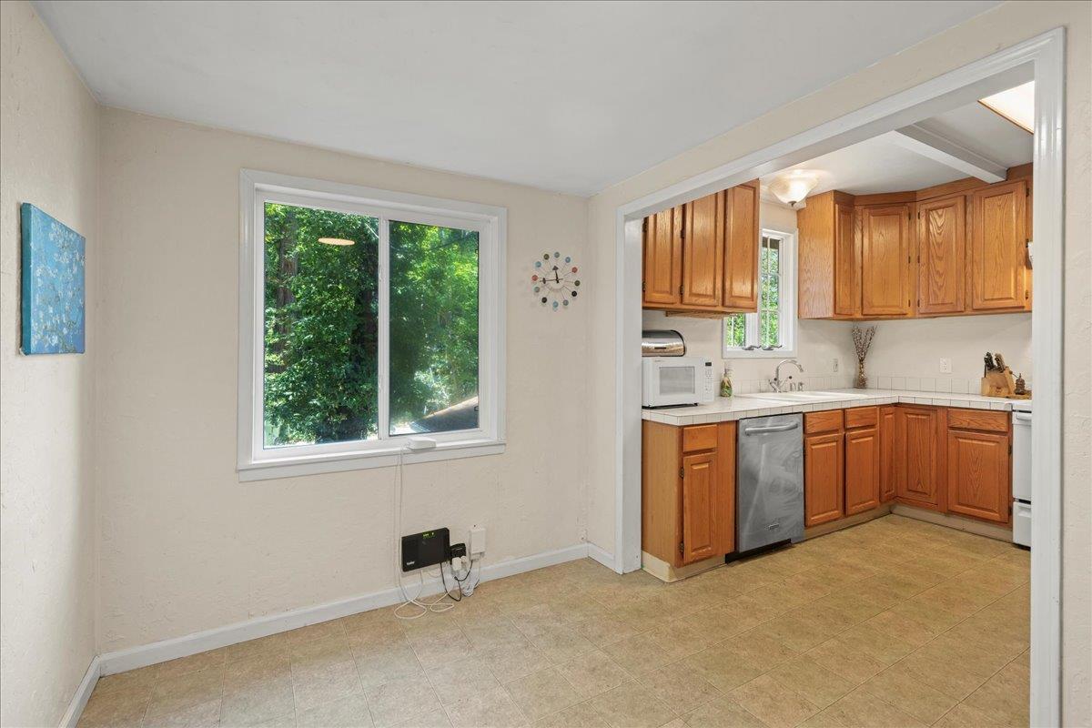 Detail Gallery Image 8 of 25 For 20246 Gist Rd, Los Gatos,  CA 95033 - 4 Beds | 2 Baths