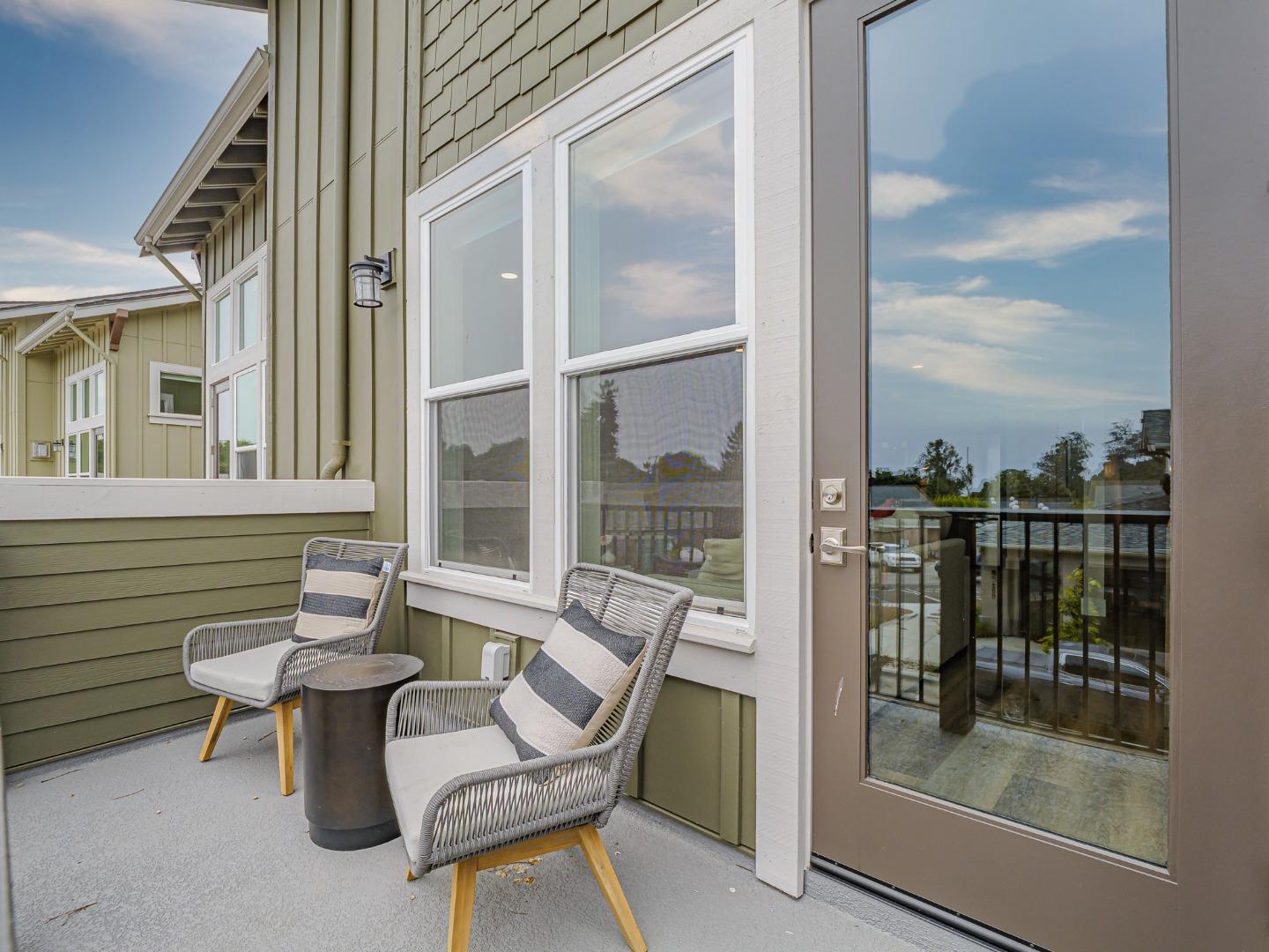 Detail Gallery Image 14 of 16 For 131 Aptos Village Way #2,  Aptos,  CA 95003 - 3 Beds | 3 Baths