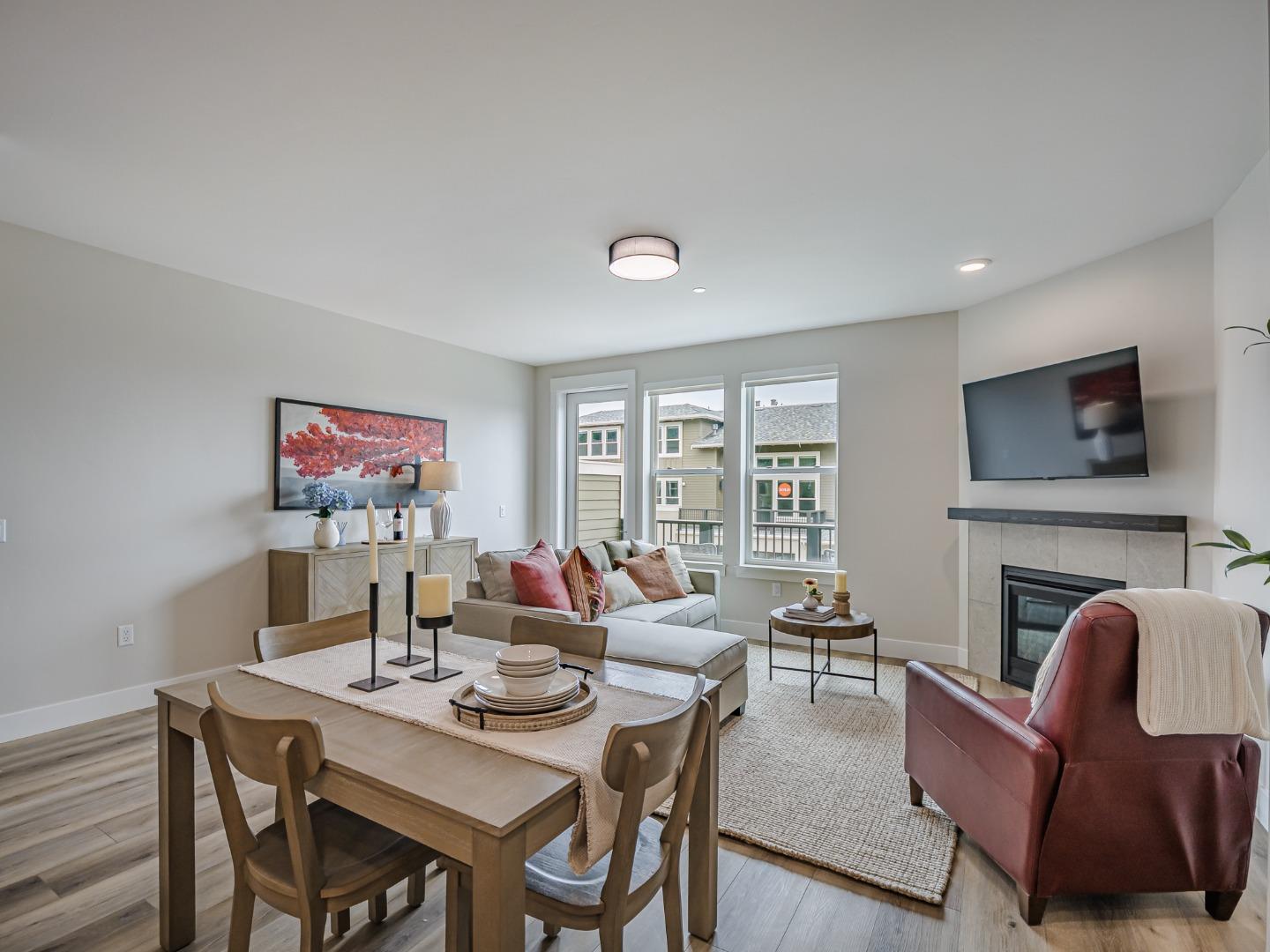Detail Gallery Image 2 of 16 For 131 Aptos Village Way #2,  Aptos,  CA 95003 - 3 Beds | 3 Baths