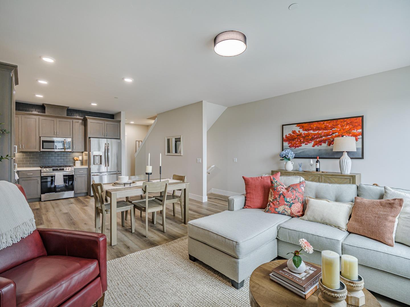Detail Gallery Image 3 of 16 For 131 Aptos Village Way #2,  Aptos,  CA 95003 - 3 Beds | 3 Baths
