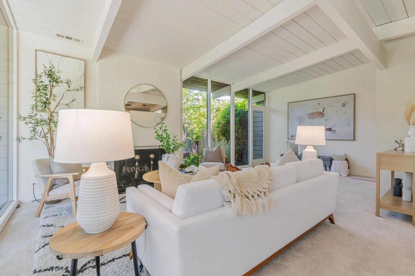 Detail Gallery Image 5 of 17 For 26 Roosevelt Cir, Palo Alto,  CA 94306 - 3 Beds | 2 Baths