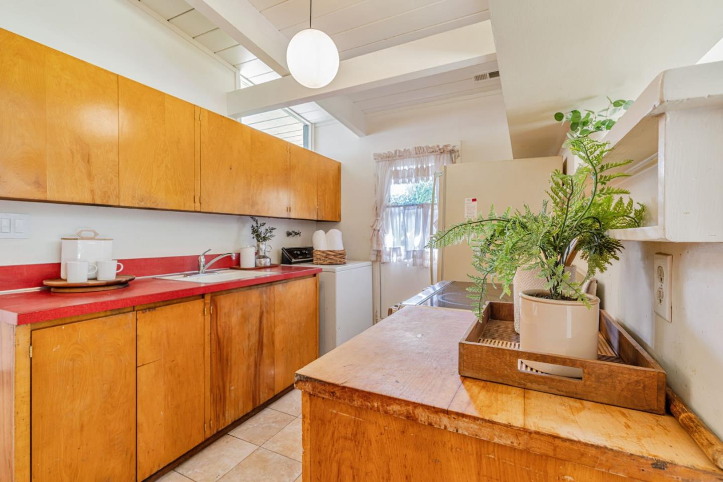 Detail Gallery Image 8 of 17 For 26 Roosevelt Cir, Palo Alto,  CA 94306 - 3 Beds | 2 Baths