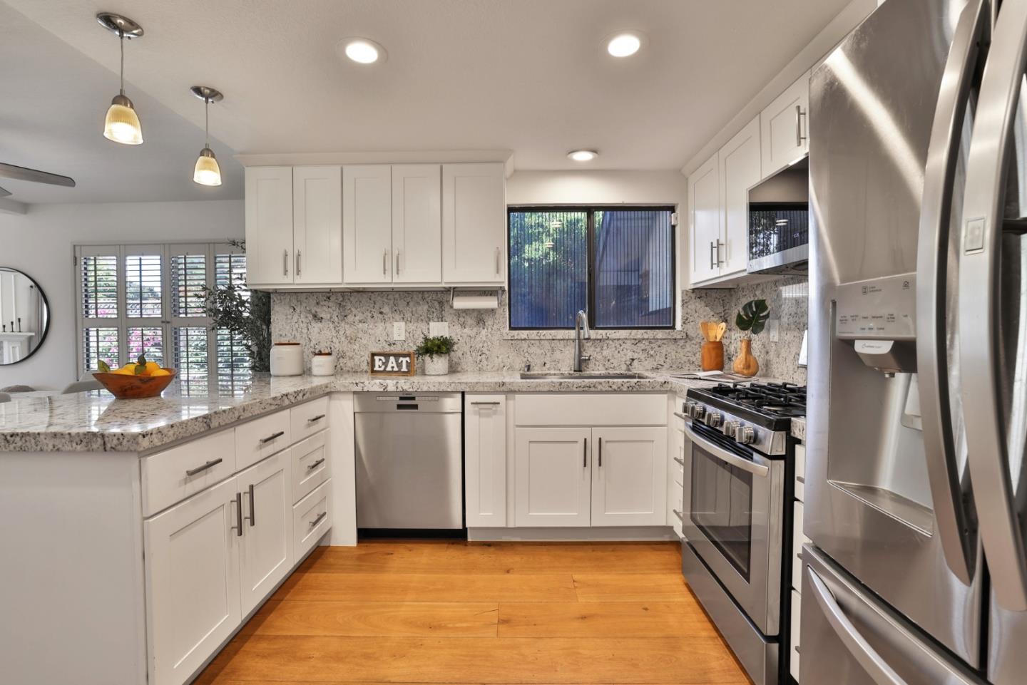 Detail Gallery Image 8 of 22 For 3199 Chivas Pl, San Jose,  CA 95117 - 3 Beds | 3 Baths