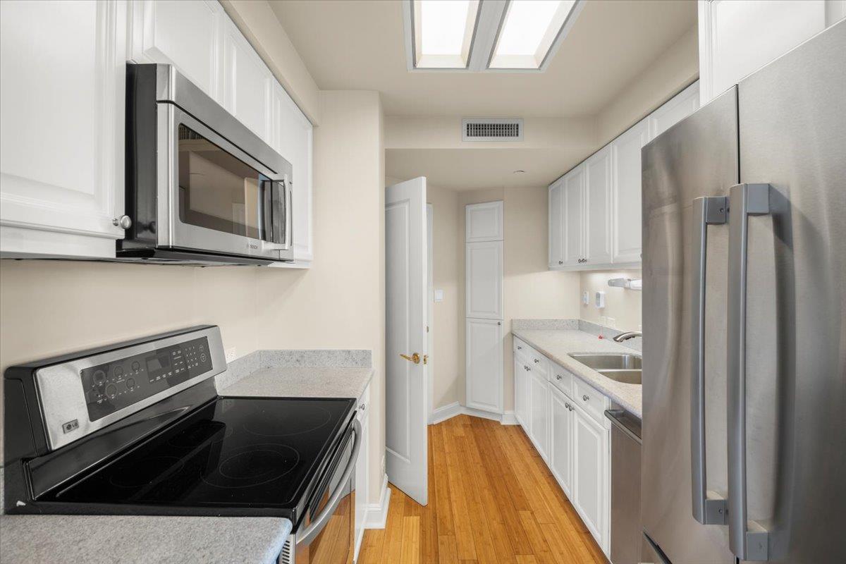 Detail Gallery Image 7 of 23 For 601 Laurel Ave #907,  San Mateo,  CA 94401 - 2 Beds | 2 Baths