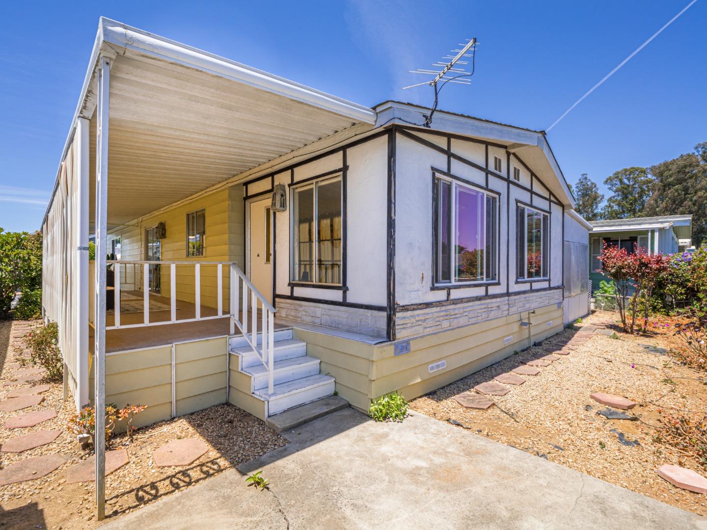 Detail Gallery Image 5 of 21 For 2655 Brommer St #16,  Santa Cruz,  CA 95062 - 2 Beds | 2 Baths