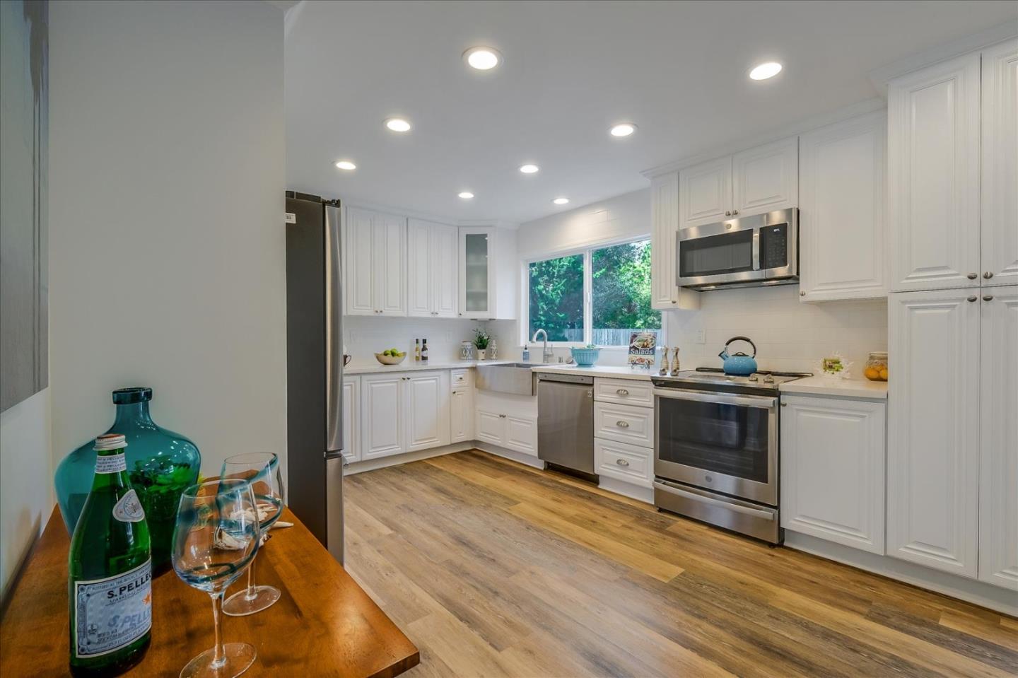 Detail Gallery Image 10 of 61 For 621 Monterey Ave, Capitola,  CA 95010 - 5 Beds | 2/1 Baths