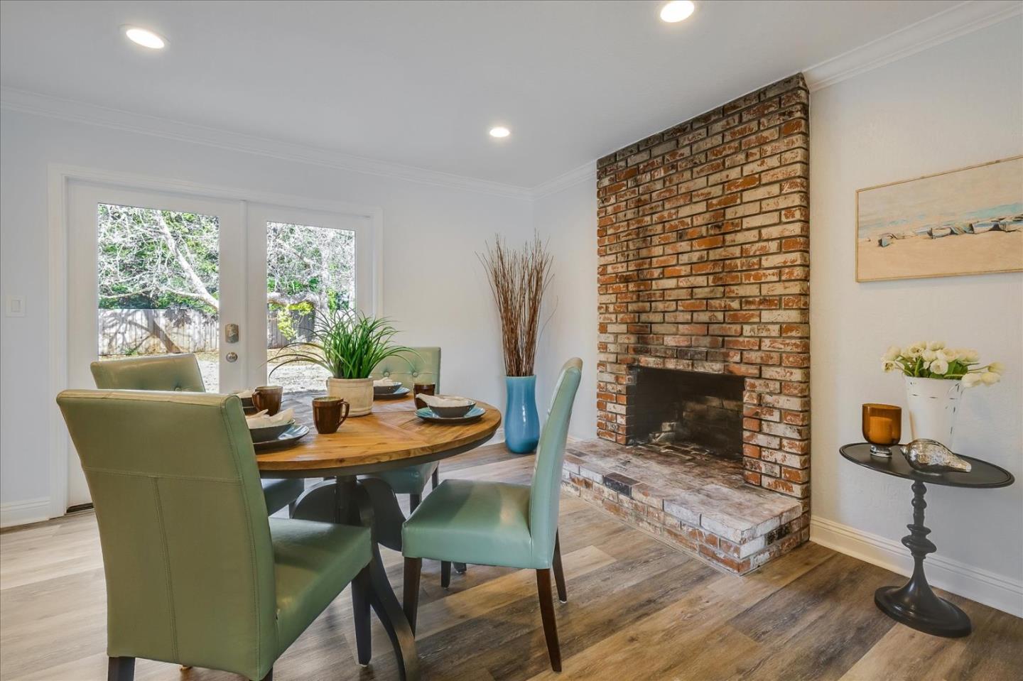 Detail Gallery Image 14 of 61 For 621 Monterey Ave, Capitola,  CA 95010 - 5 Beds | 2/1 Baths