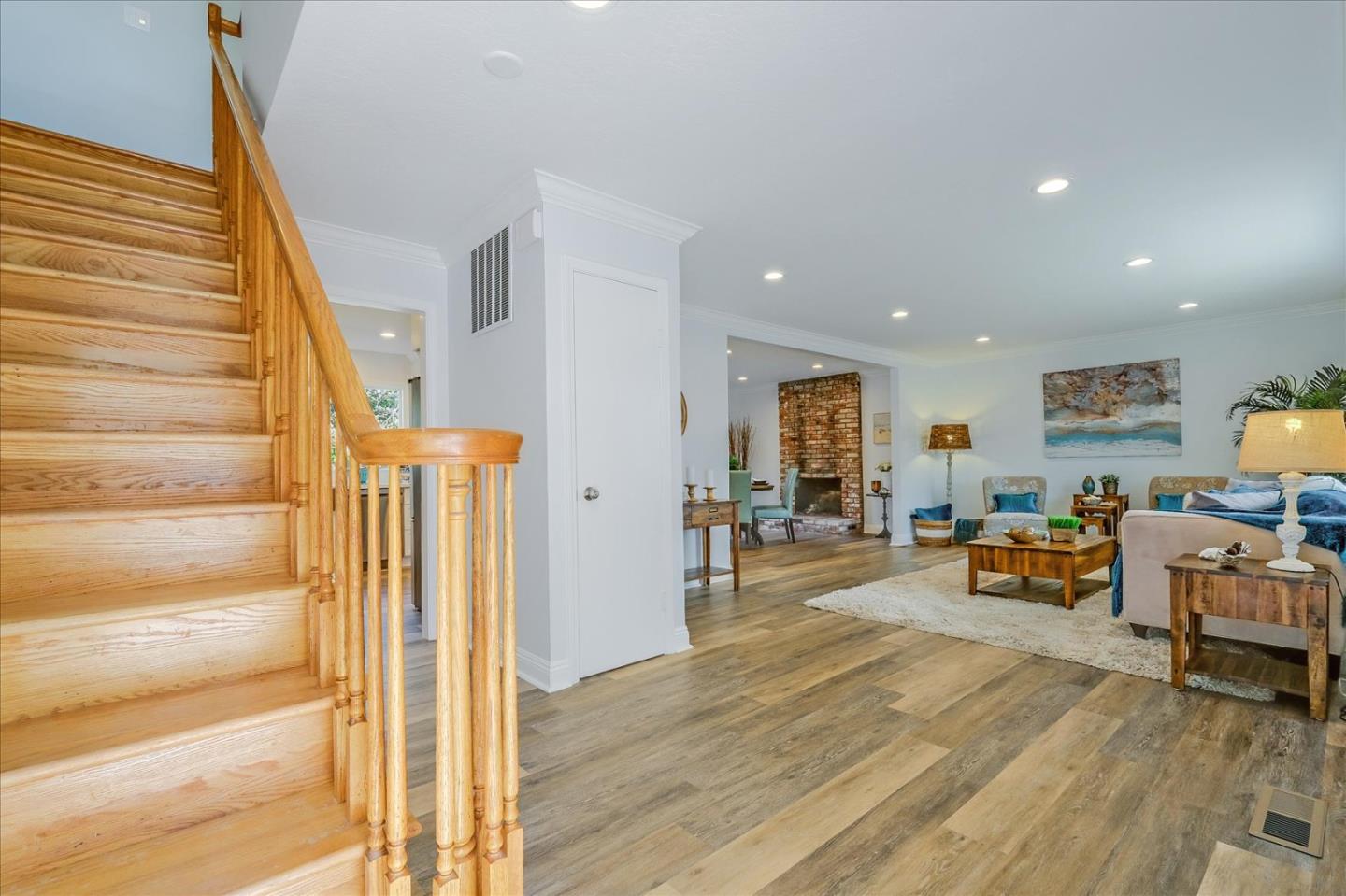 Detail Gallery Image 15 of 61 For 621 Monterey Ave, Capitola,  CA 95010 - 5 Beds | 2/1 Baths