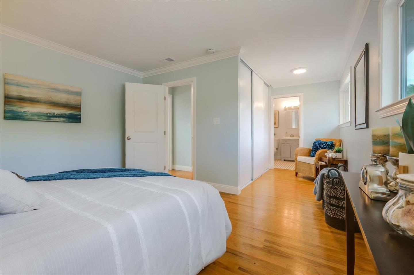 Detail Gallery Image 19 of 61 For 621 Monterey Ave, Capitola,  CA 95010 - 5 Beds | 2/1 Baths