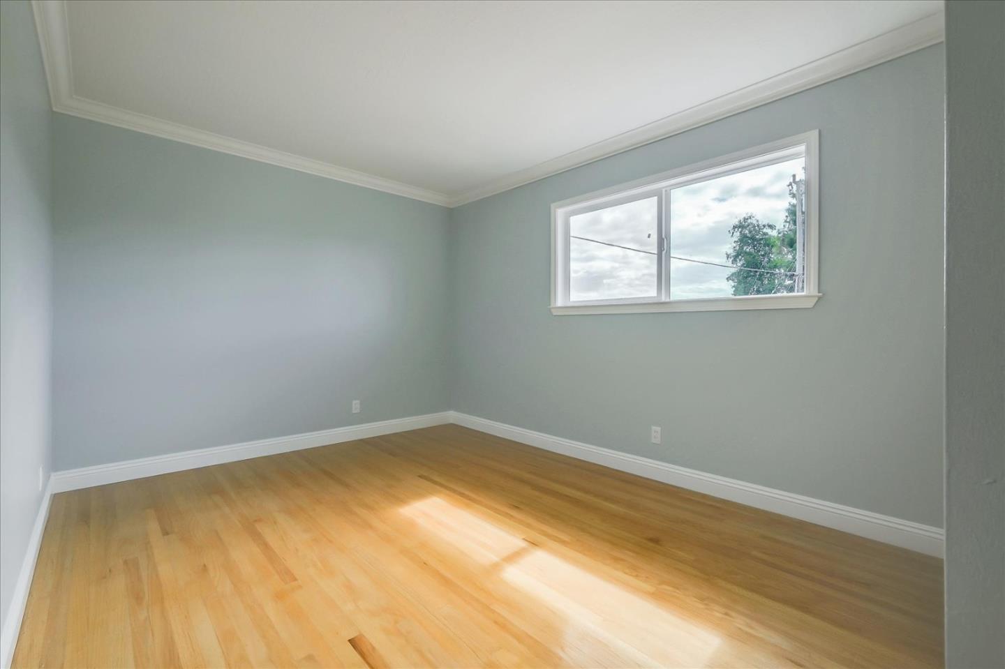 Detail Gallery Image 28 of 61 For 621 Monterey Ave, Capitola,  CA 95010 - 5 Beds | 2/1 Baths
