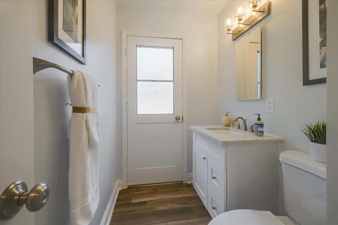 Detail Gallery Image 29 of 61 For 621 Monterey Ave, Capitola,  CA 95010 - 5 Beds | 2/1 Baths