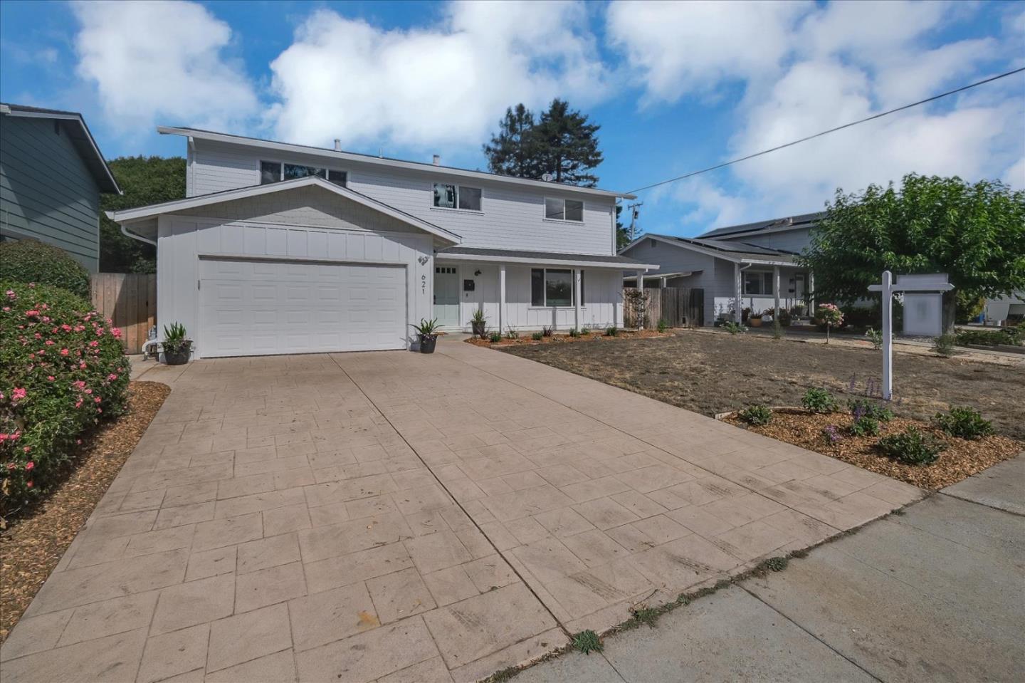 Detail Gallery Image 3 of 61 For 621 Monterey Ave, Capitola,  CA 95010 - 5 Beds | 2/1 Baths