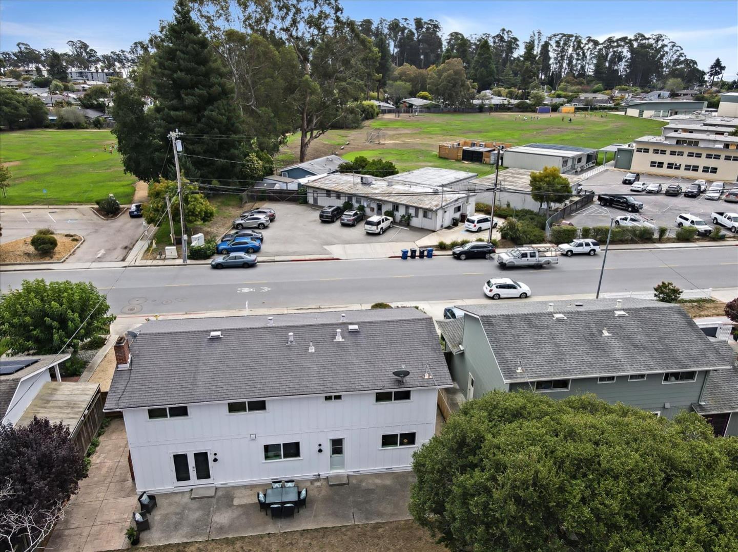 Detail Gallery Image 40 of 61 For 621 Monterey Ave, Capitola,  CA 95010 - 5 Beds | 2/1 Baths