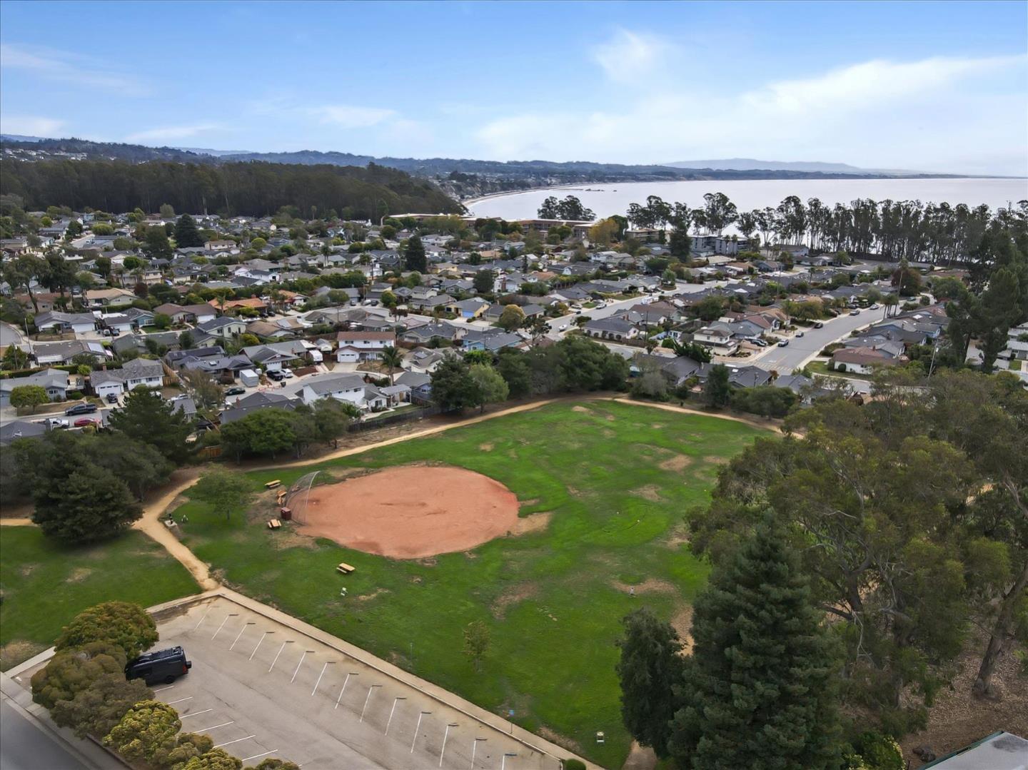 Detail Gallery Image 41 of 61 For 621 Monterey Ave, Capitola,  CA 95010 - 5 Beds | 2/1 Baths