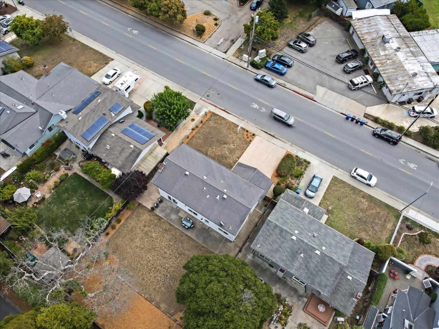 Detail Gallery Image 52 of 61 For 621 Monterey Ave, Capitola,  CA 95010 - 5 Beds | 2/1 Baths