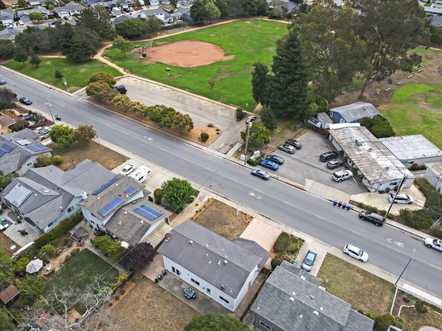 Detail Gallery Image 53 of 61 For 621 Monterey Ave, Capitola,  CA 95010 - 5 Beds | 2/1 Baths