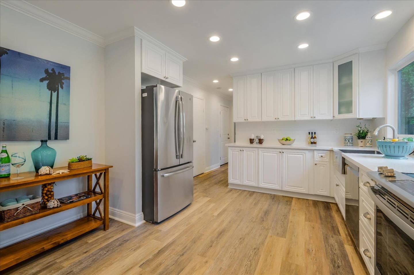 Detail Gallery Image 9 of 61 For 621 Monterey Ave, Capitola,  CA 95010 - 5 Beds | 2/1 Baths