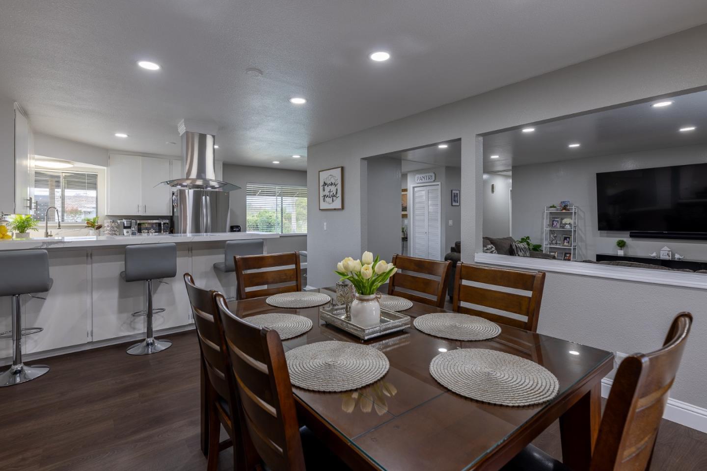 Detail Gallery Image 11 of 25 For 808 Saratoga Dr, Salinas,  CA 93906 - 3 Beds | 2 Baths