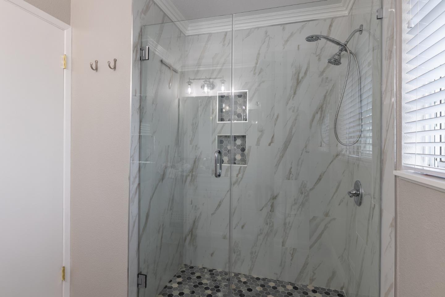 Detail Gallery Image 16 of 25 For 808 Saratoga Dr, Salinas,  CA 93906 - 3 Beds | 2 Baths