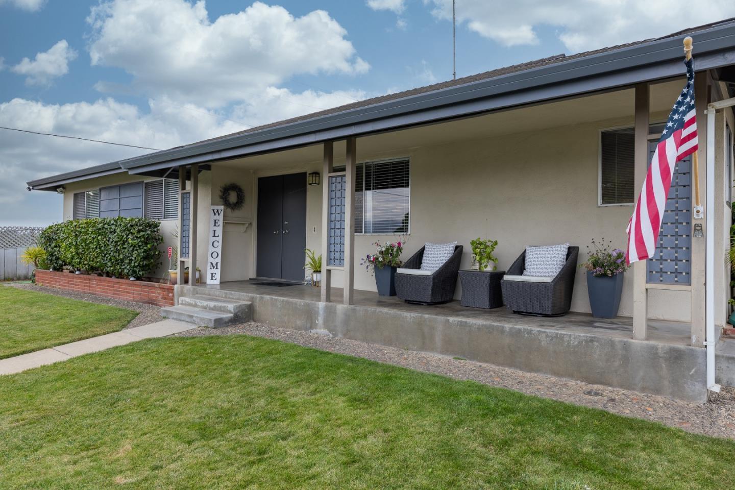 Detail Gallery Image 3 of 25 For 808 Saratoga Dr, Salinas,  CA 93906 - 3 Beds | 2 Baths