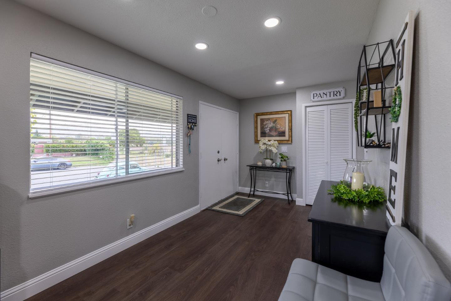 Detail Gallery Image 4 of 25 For 808 Saratoga Dr, Salinas,  CA 93906 - 3 Beds | 2 Baths