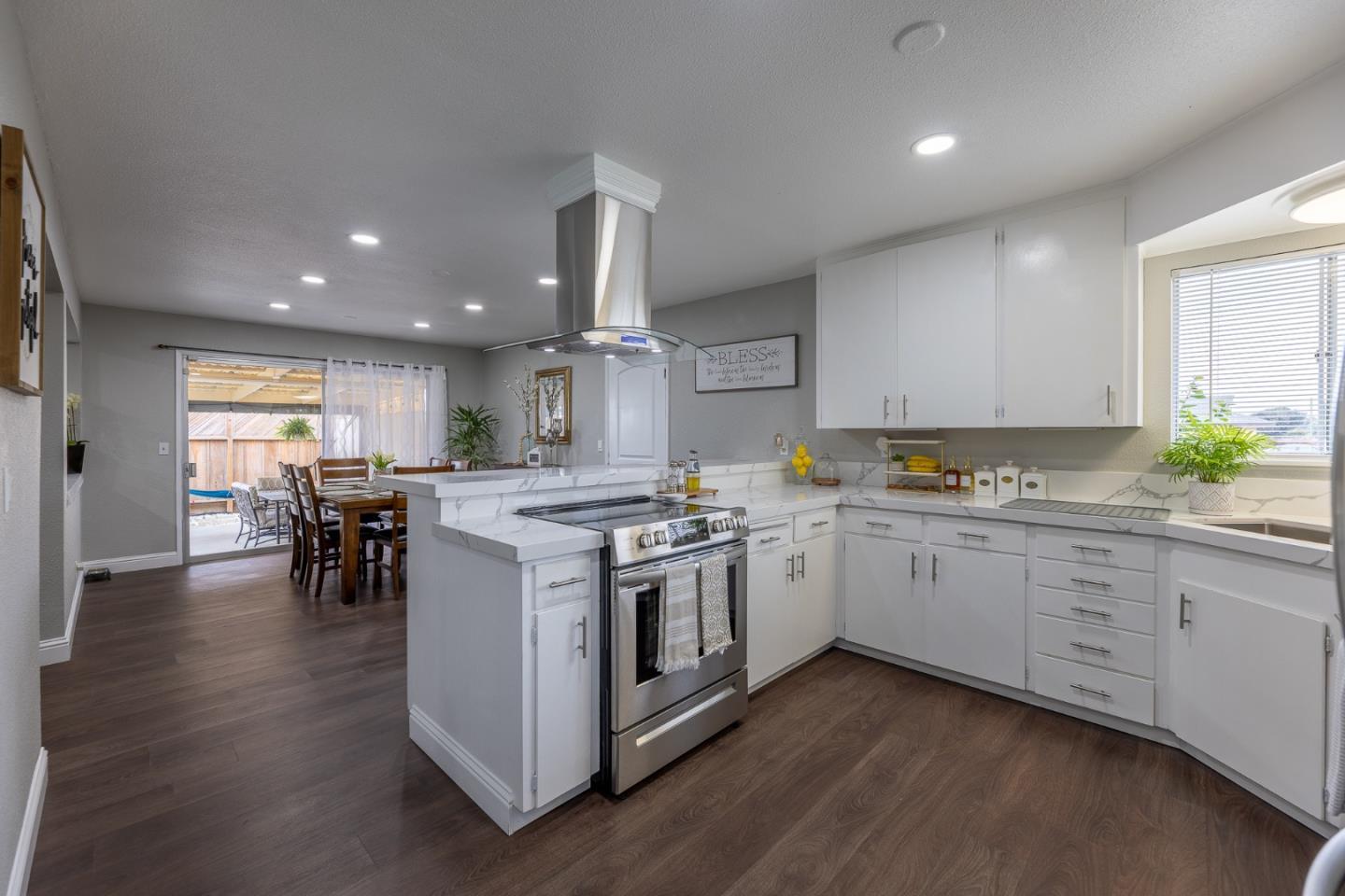 Detail Gallery Image 6 of 25 For 808 Saratoga Dr, Salinas,  CA 93906 - 3 Beds | 2 Baths