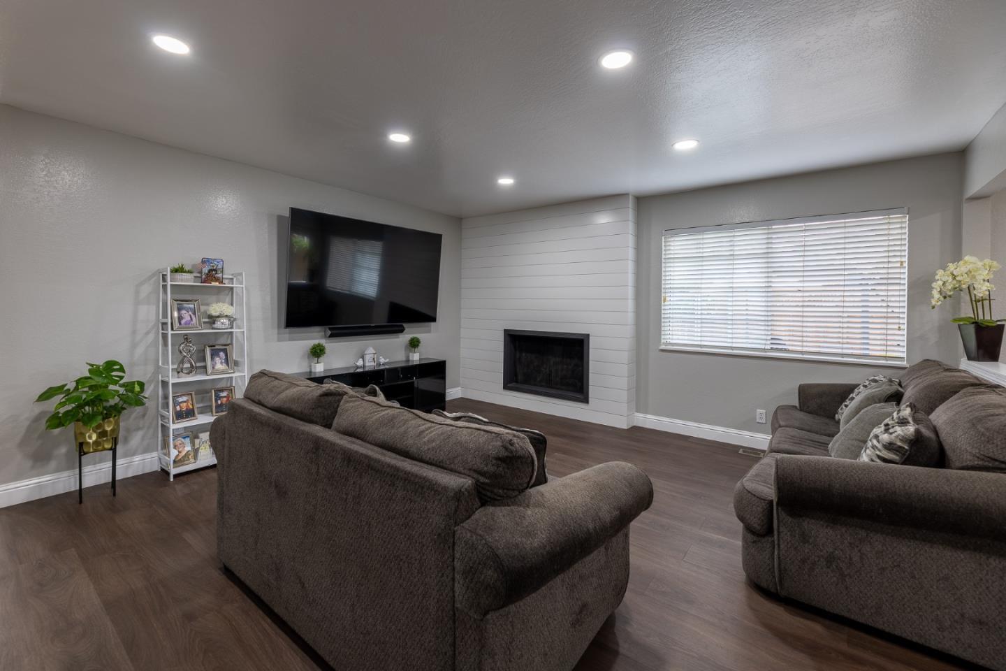 Detail Gallery Image 8 of 25 For 808 Saratoga Dr, Salinas,  CA 93906 - 3 Beds | 2 Baths
