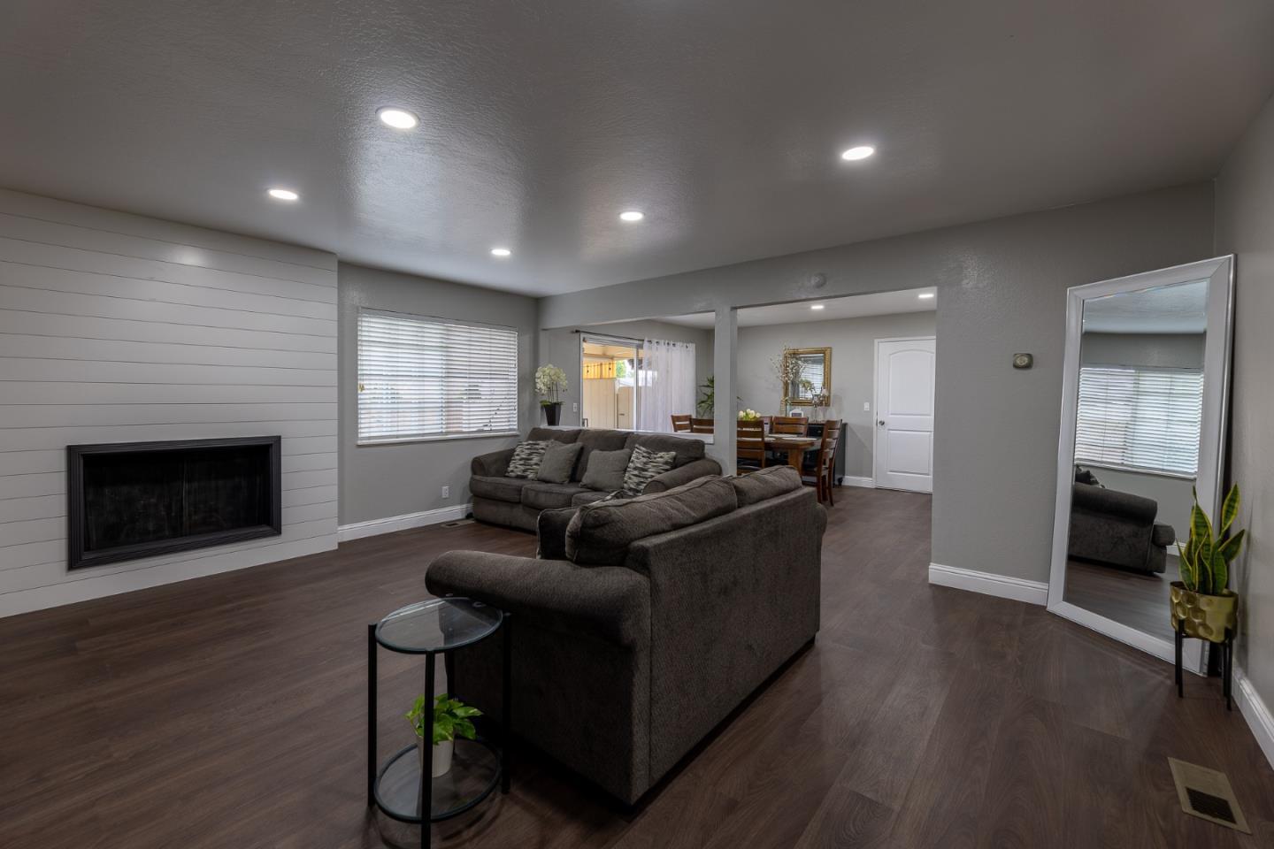 Detail Gallery Image 9 of 25 For 808 Saratoga Dr, Salinas,  CA 93906 - 3 Beds | 2 Baths