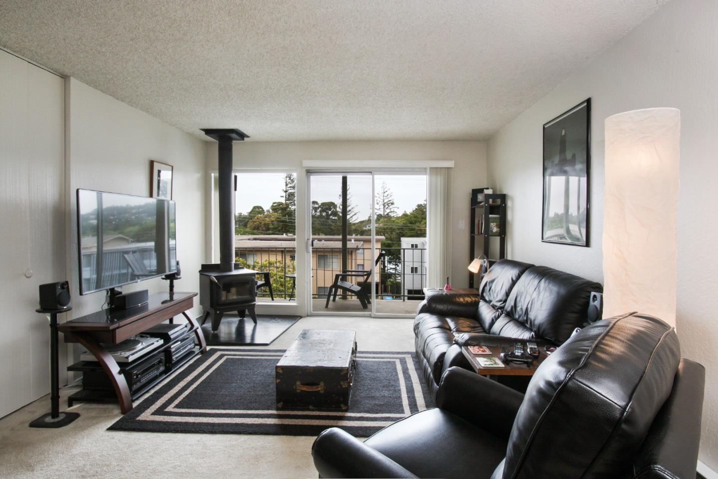 Detail Gallery Image 3 of 45 For 2200 Village Ct, Belmont,  CA 94002 - – Beds | – Baths