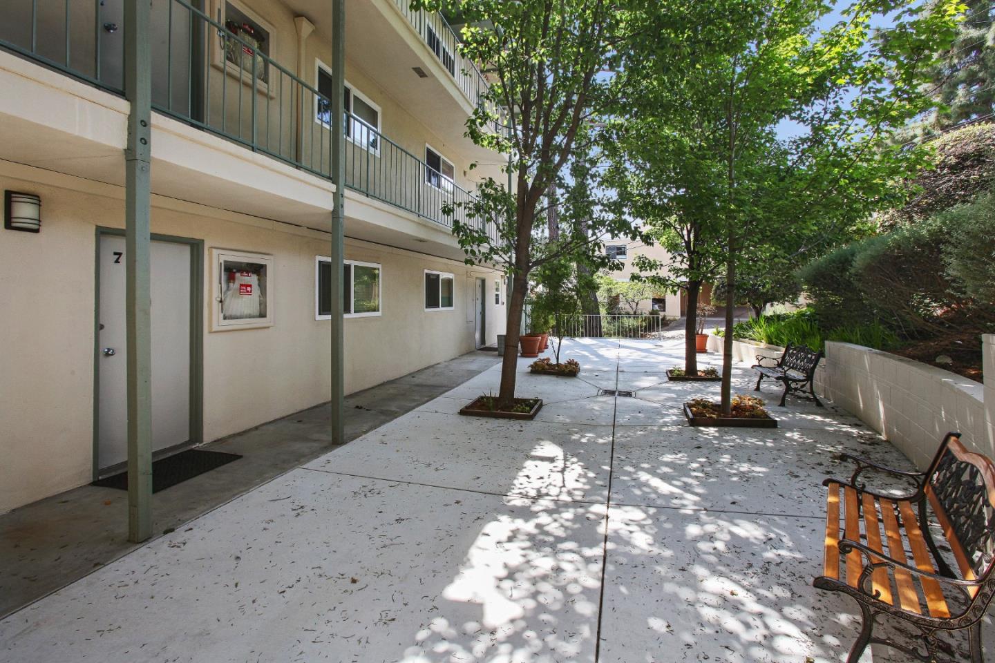 Detail Gallery Image 33 of 45 For 2200 Village Ct, Belmont,  CA 94002 - – Beds | – Baths