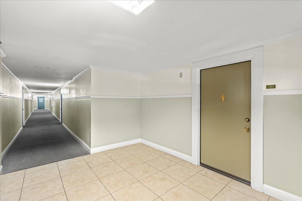 Detail Gallery Image 3 of 21 For 1031 Crestview Dr #101,  Mountain View,  CA 94040 - 1 Beds | 1 Baths