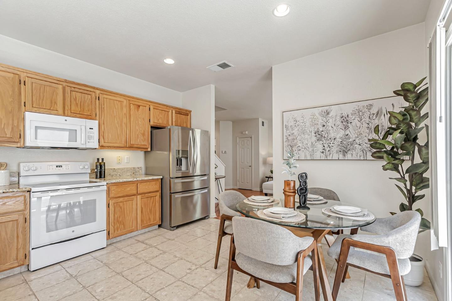 Detail Gallery Image 4 of 55 For 2213 Wigeon Ct, San Leandro,  CA 94579 - 3 Beds | 2/1 Baths