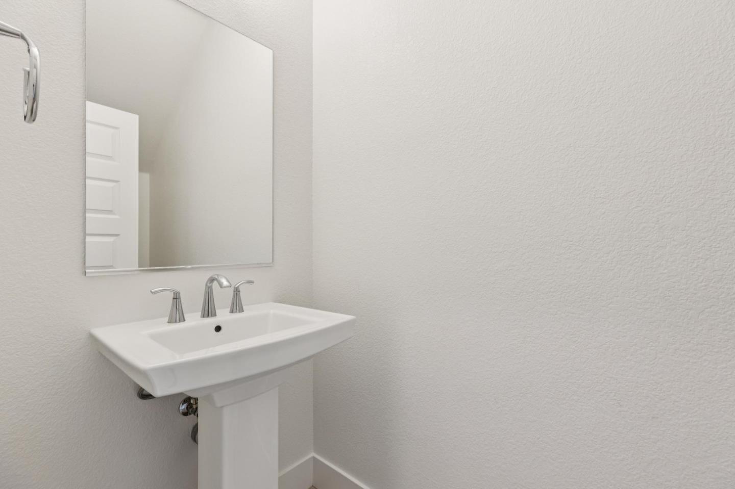 Detail Gallery Image 10 of 53 For 8908 Upbeat Way, Elk Grove,  CA 95757 - 3 Beds | 2/1 Baths
