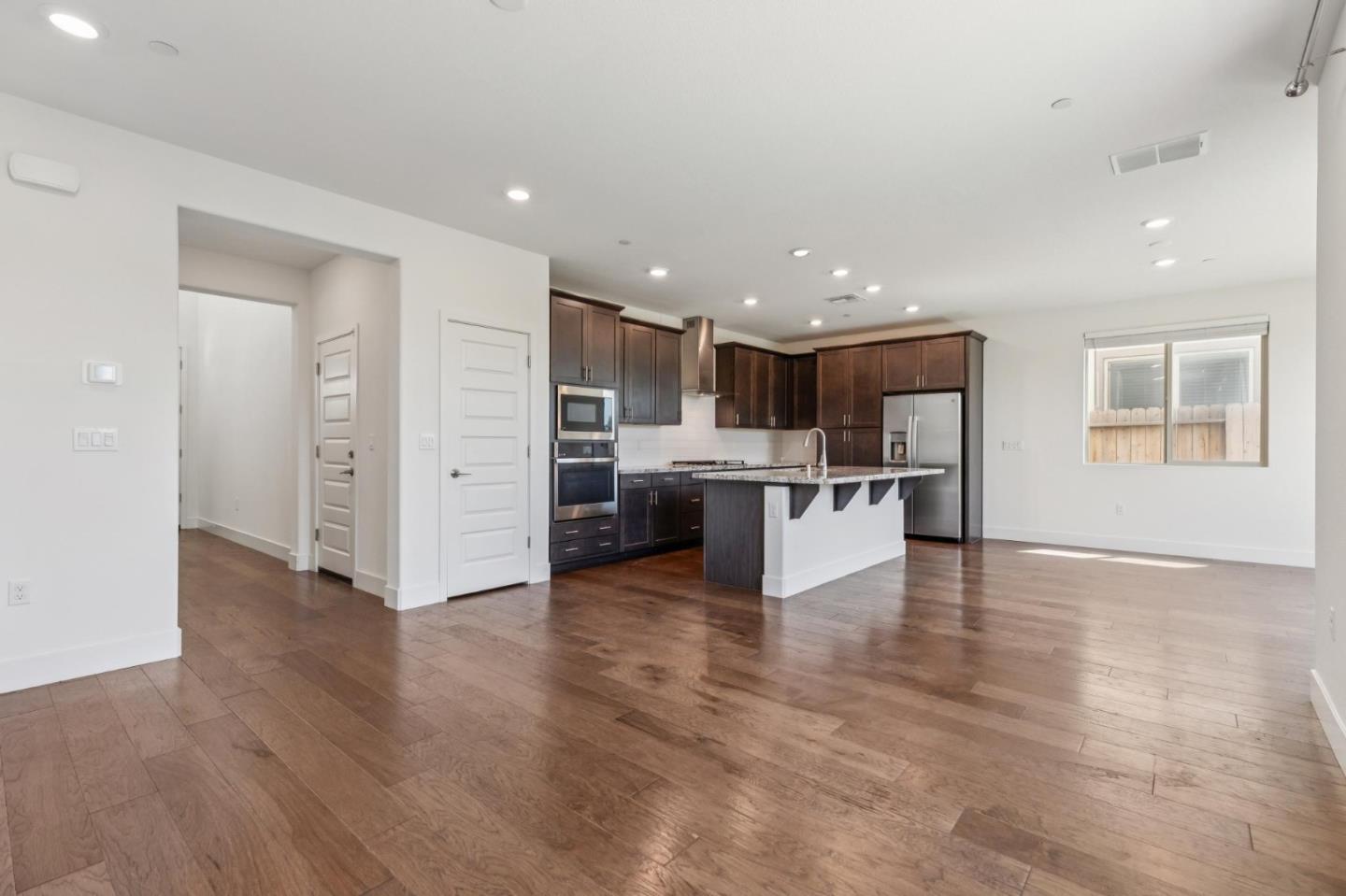 Detail Gallery Image 12 of 53 For 8908 Upbeat Way, Elk Grove,  CA 95757 - 3 Beds | 2/1 Baths