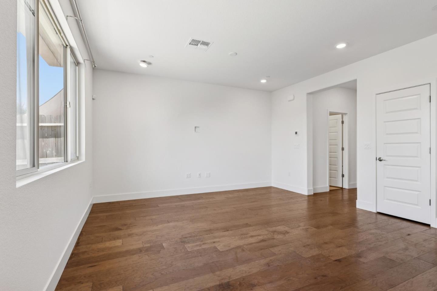 Detail Gallery Image 13 of 53 For 8908 Upbeat Way, Elk Grove,  CA 95757 - 3 Beds | 2/1 Baths
