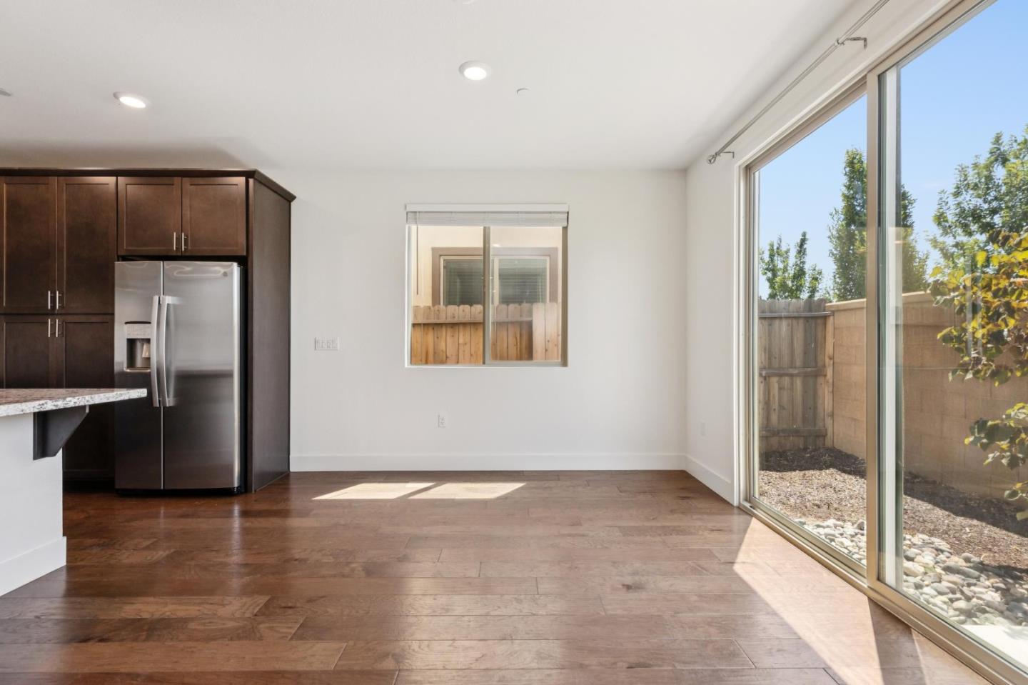 Detail Gallery Image 14 of 53 For 8908 Upbeat Way, Elk Grove,  CA 95757 - 3 Beds | 2/1 Baths