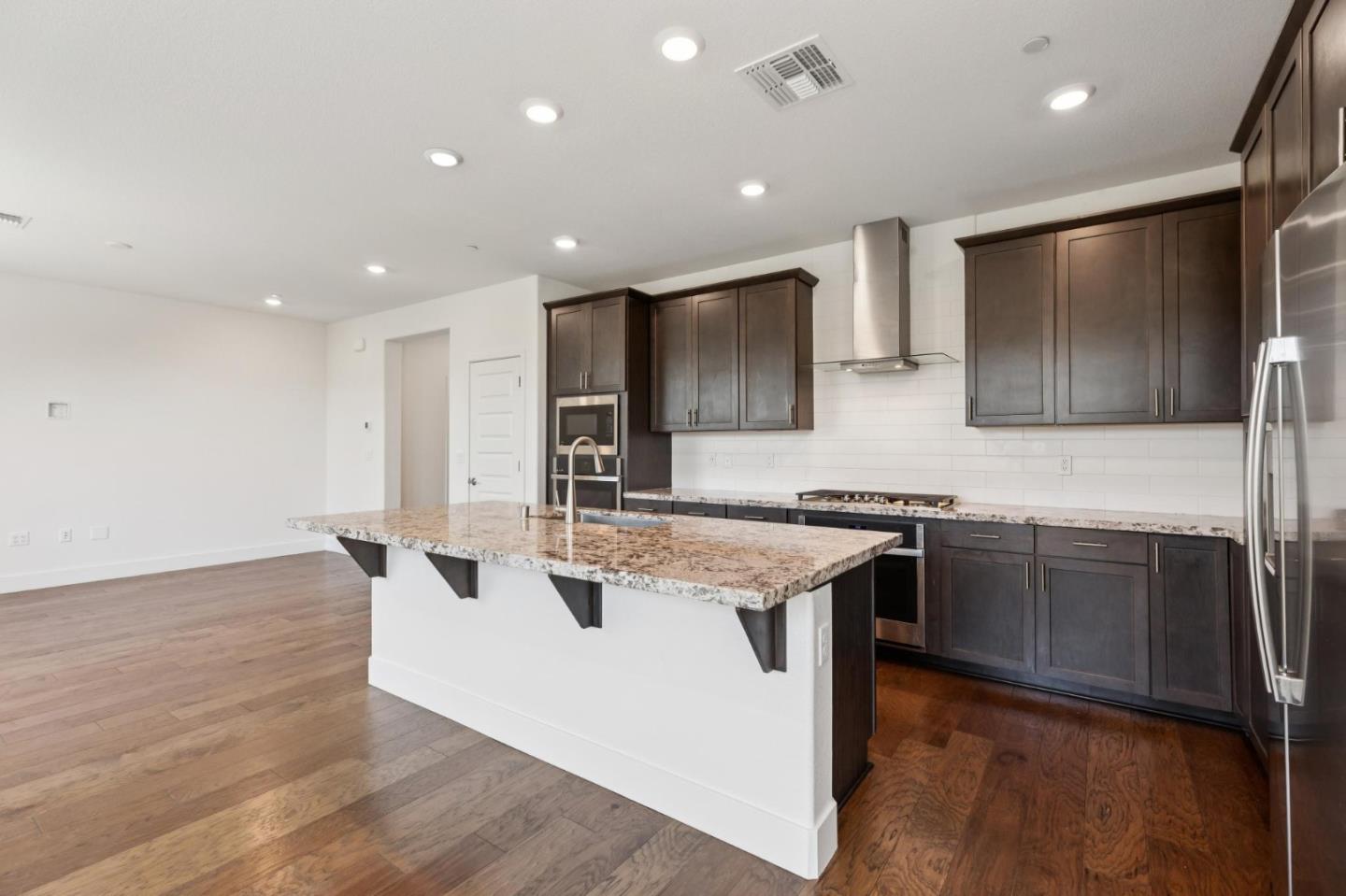 Detail Gallery Image 17 of 53 For 8908 Upbeat Way, Elk Grove,  CA 95757 - 3 Beds | 2/1 Baths