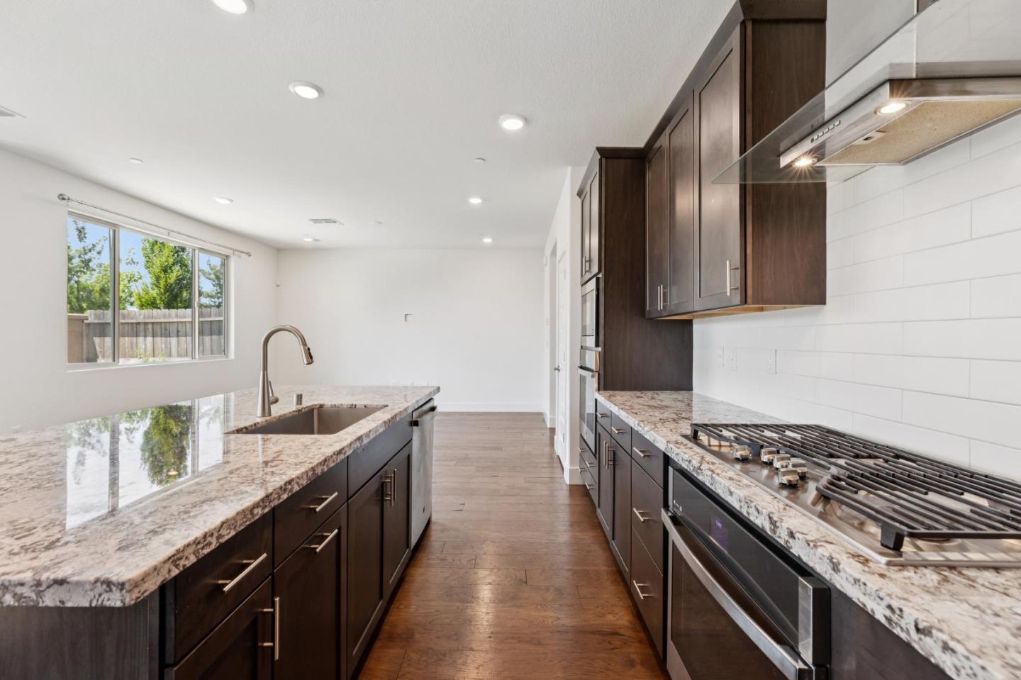 Detail Gallery Image 18 of 53 For 8908 Upbeat Way, Elk Grove,  CA 95757 - 3 Beds | 2/1 Baths