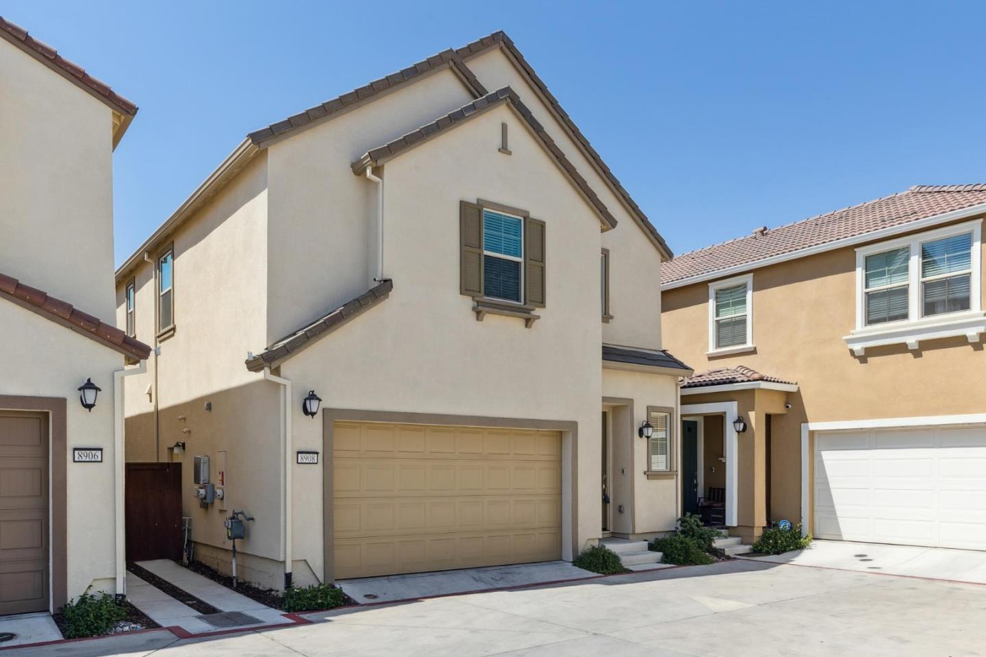 Detail Gallery Image 4 of 53 For 8908 Upbeat Way, Elk Grove,  CA 95757 - 3 Beds | 2/1 Baths