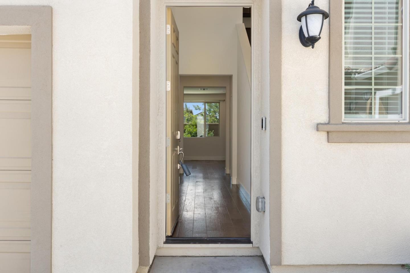 Detail Gallery Image 7 of 53 For 8908 Upbeat Way, Elk Grove,  CA 95757 - 3 Beds | 2/1 Baths