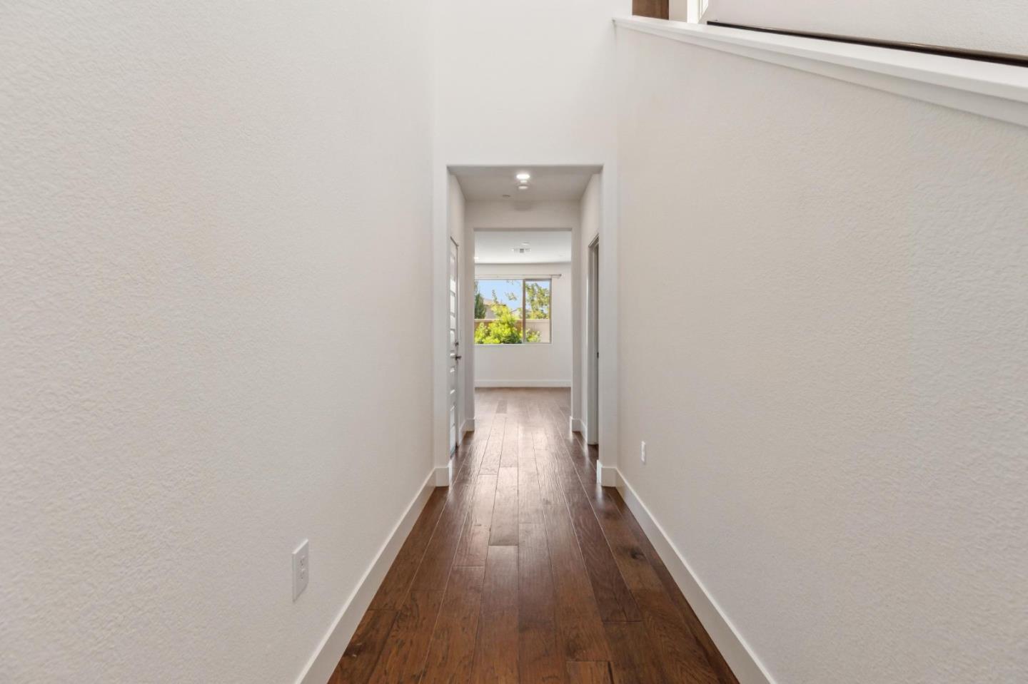 Detail Gallery Image 9 of 53 For 8908 Upbeat Way, Elk Grove,  CA 95757 - 3 Beds | 2/1 Baths