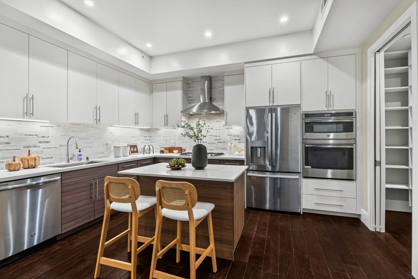 Detail Gallery Image 10 of 44 For 600 El Camino Real #213,  Belmont,  CA 94002 - 2 Beds | 2 Baths