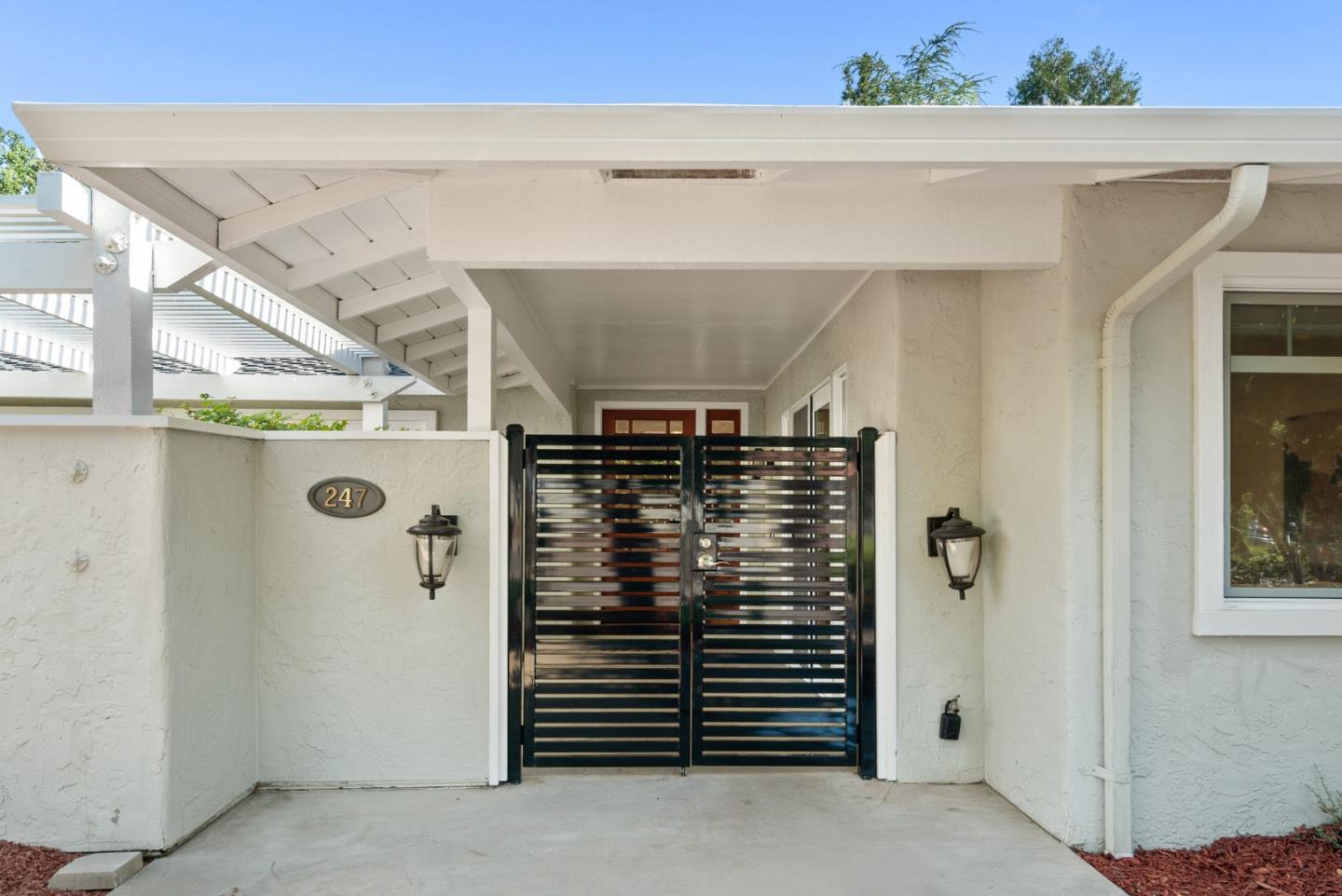 Detail Gallery Image 4 of 67 For 247 Marchmont Dr, Los Gatos,  CA 95032 - 3 Beds | 2/1 Baths