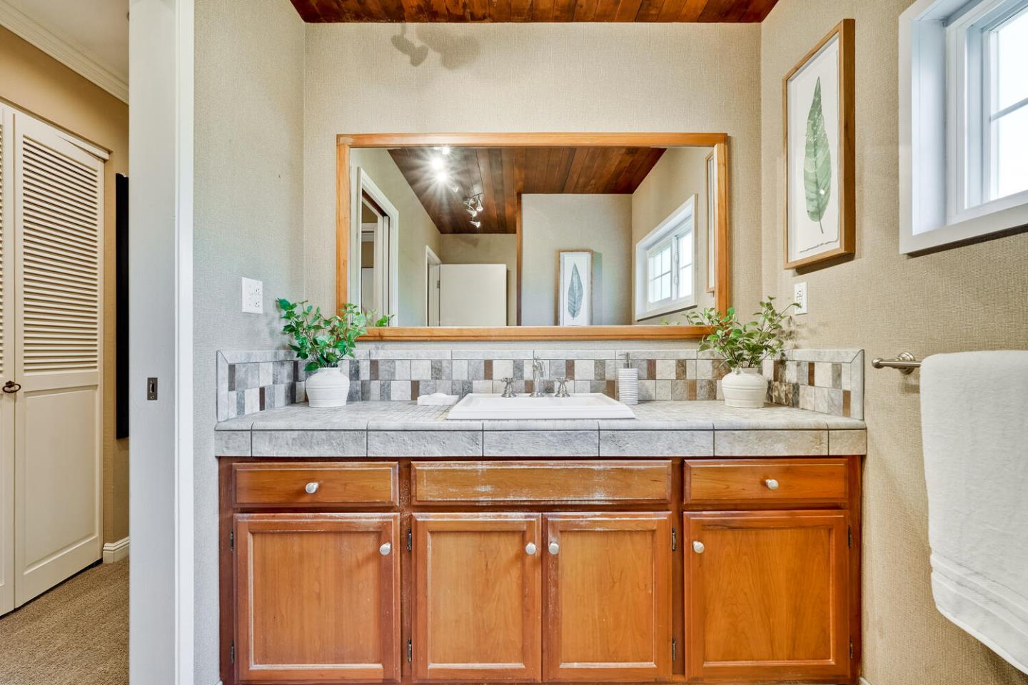 Detail Gallery Image 10 of 26 For 18640 Sandy Rd, Castro Valley,  CA 94546 - 3 Beds | 2 Baths