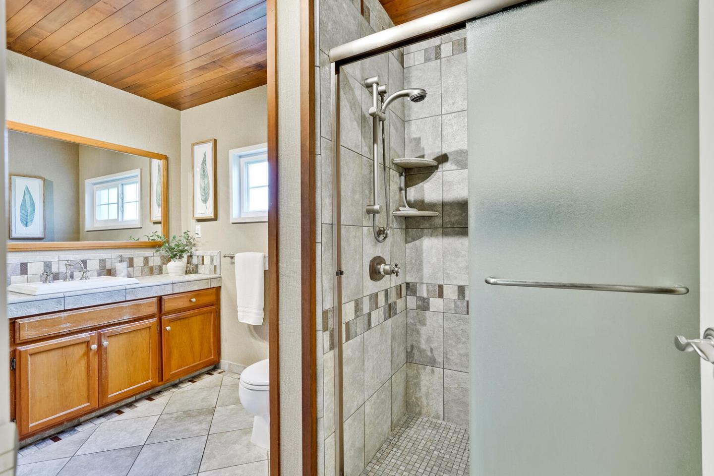 Detail Gallery Image 11 of 26 For 18640 Sandy Rd, Castro Valley,  CA 94546 - 3 Beds | 2 Baths